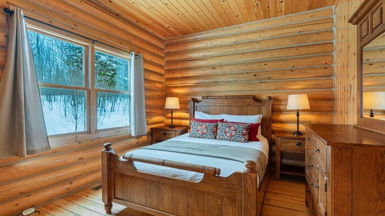 Photo of Bedroom in Fiddler Lake Resort