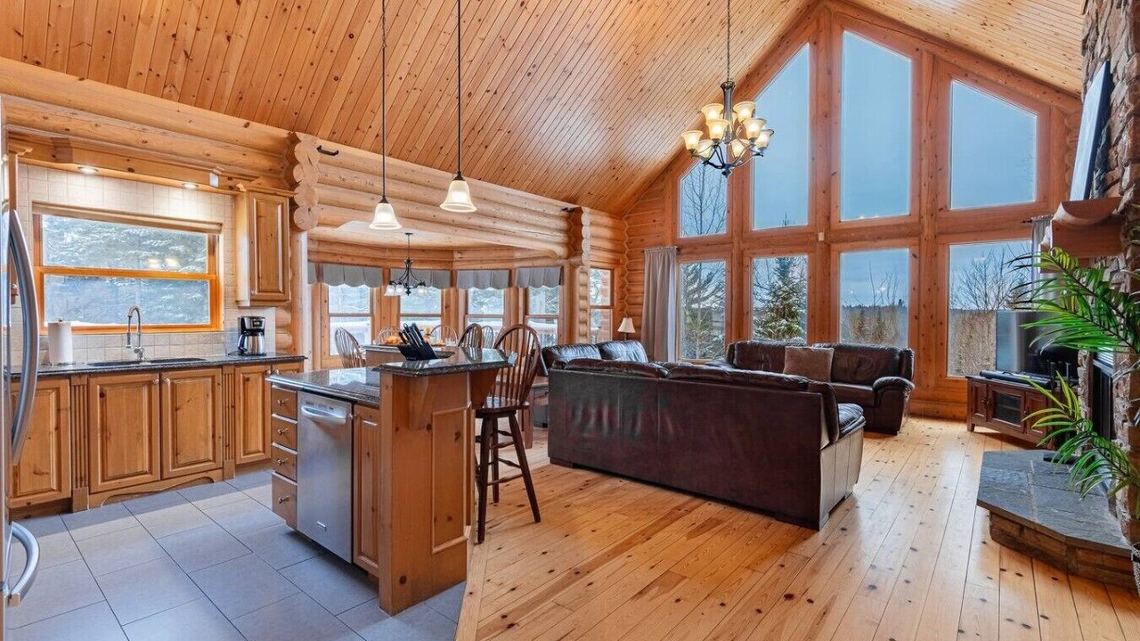 Photo of Livingroom in Fiddler Lake Resort