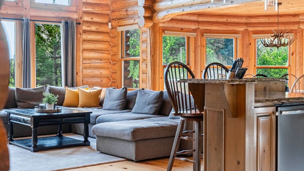 Photo of Livingroom in Fiddler Lake Resort