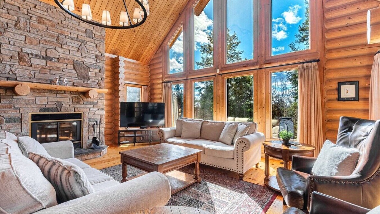 Photo of Livingroom in Fiddler Lake Resort