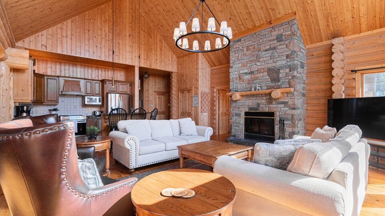 Photo of Livingroom in Fiddler Lake Resort