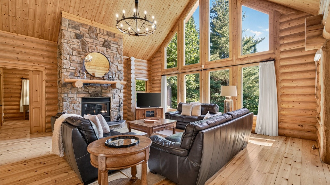 Photo of Livingroom in Fiddler Lake Resort