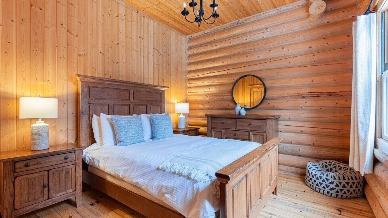 Photo of Bedroom in Fiddler Lake Resort