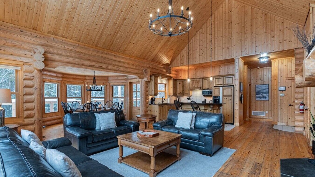 Photo of Livingroom in Fiddler Lake Resort