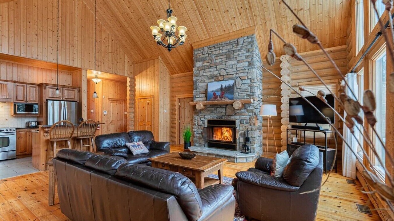 Photo of Livingroom in Fiddler Lake Resort