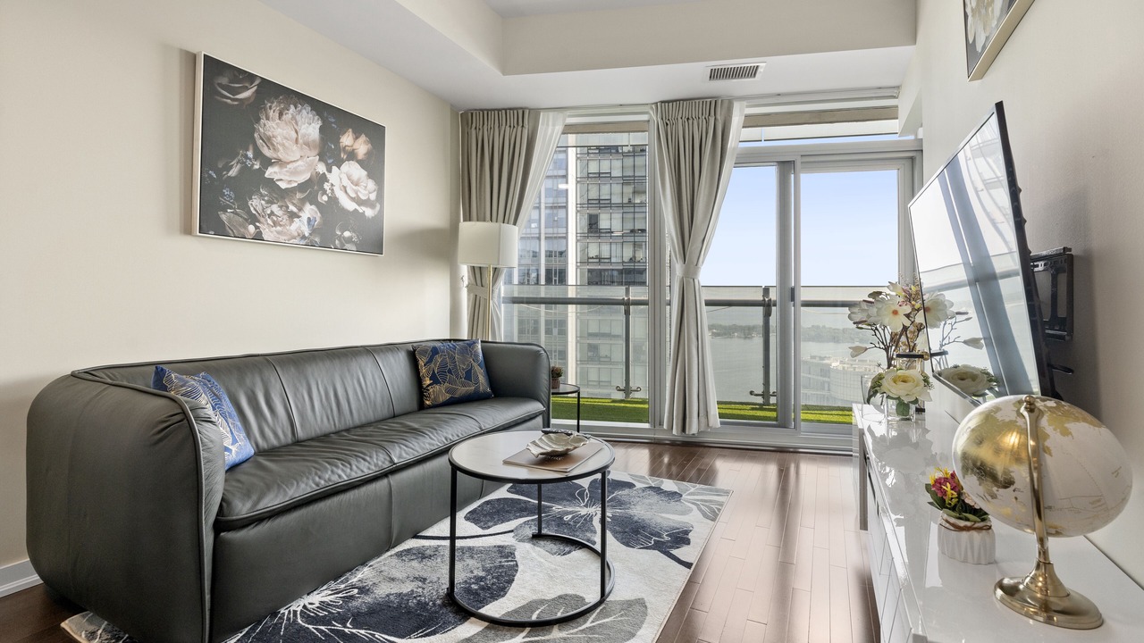 Photo of Livingroom in Toronto Entertainment District