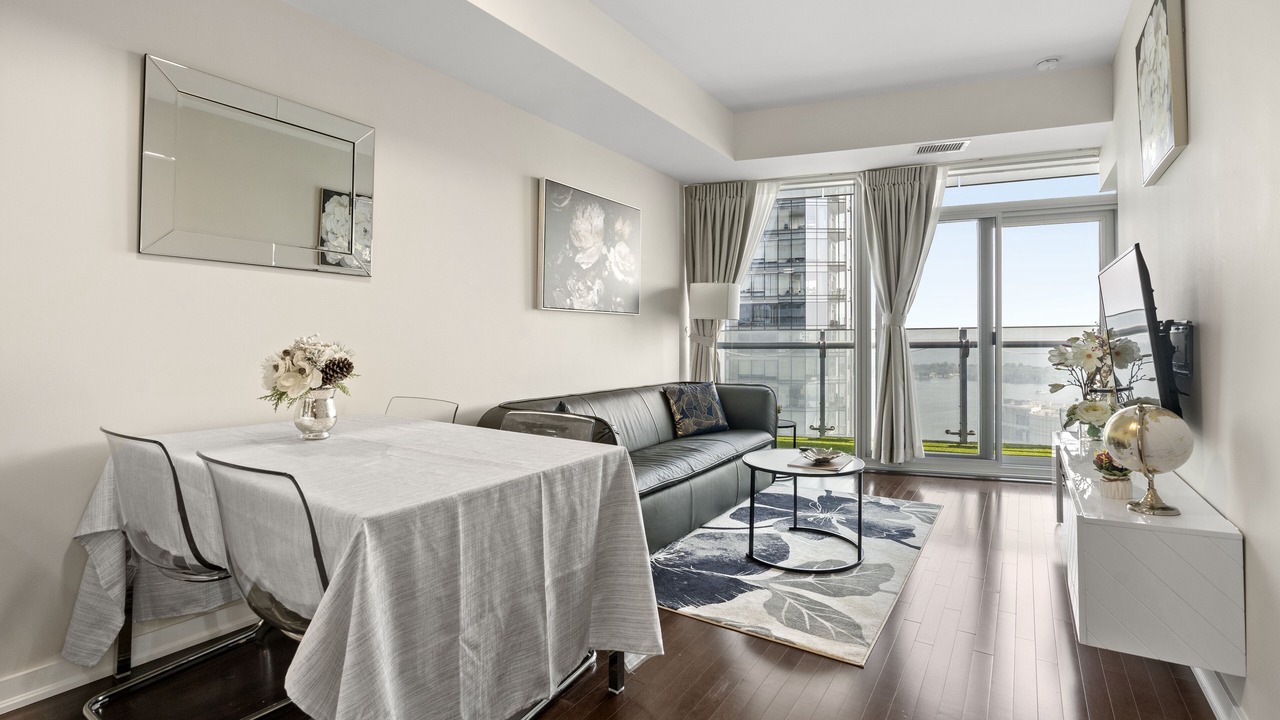 Photo of Livingroom in Toronto Entertainment District
