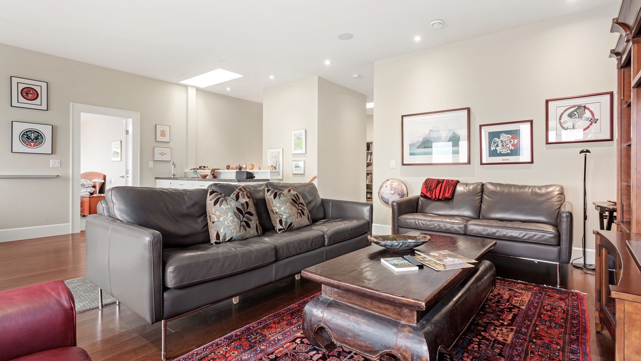 Photo of Livingroom in Cordova Bay