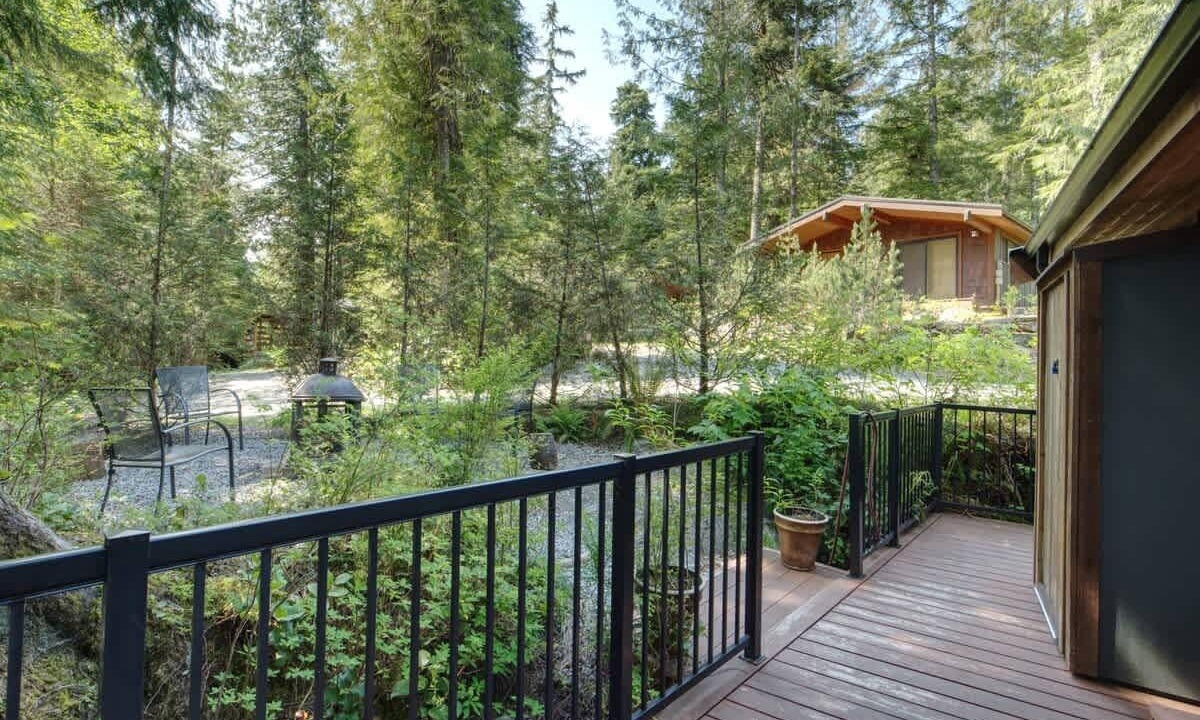 Photo of Patio Balcony in Port Renfrew
