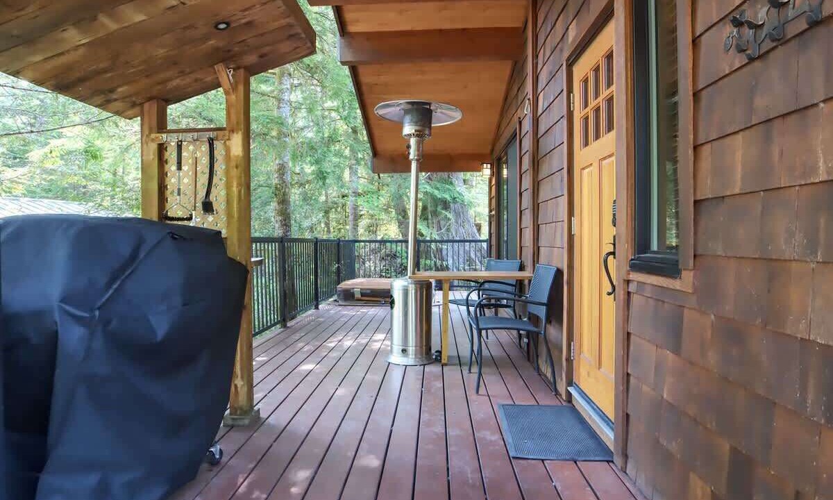 Photo of Patio Balcony in Port Renfrew