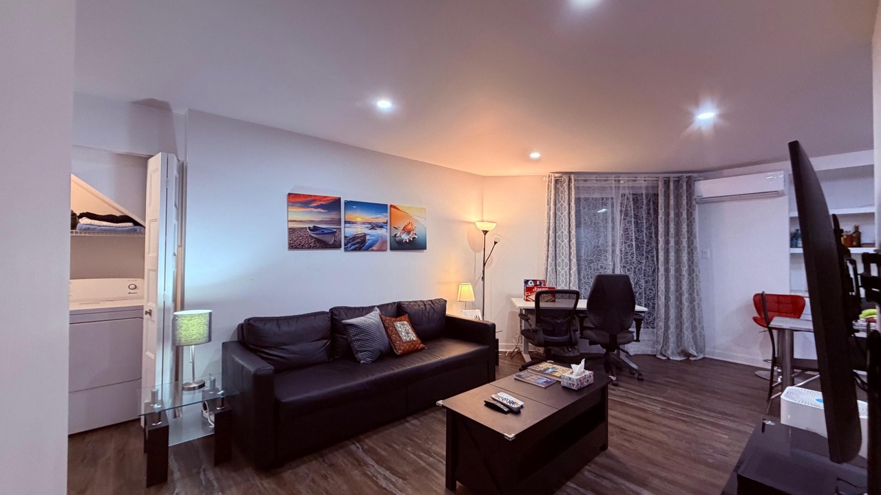 Photo of Livingroom in Dollard-des-Ormeaux