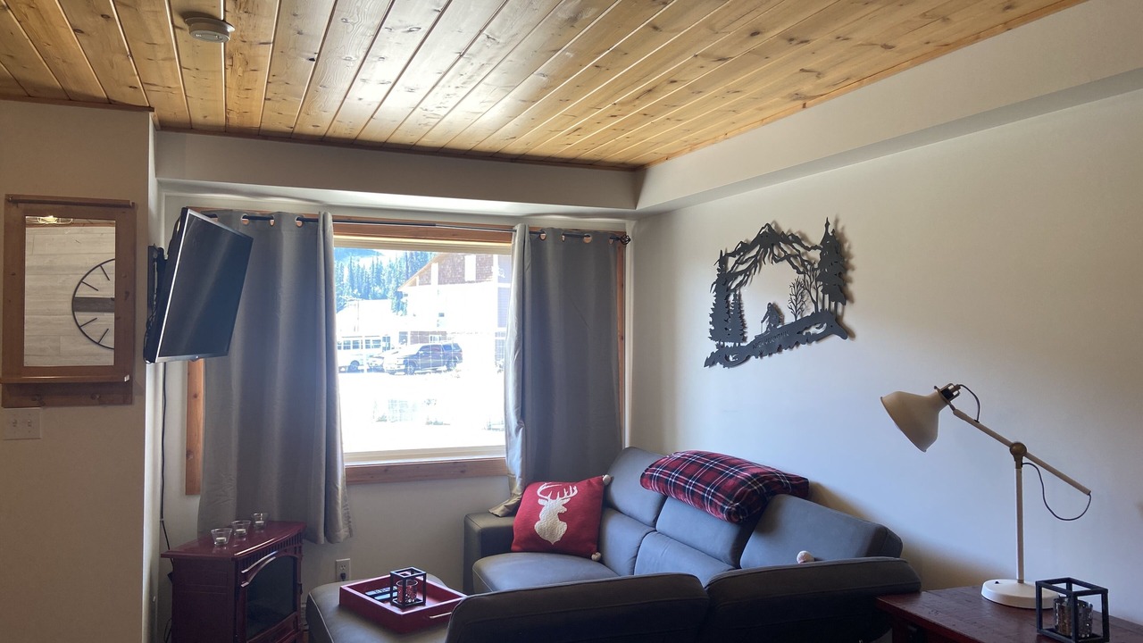 Photo of Livingroom in Apex Mountain