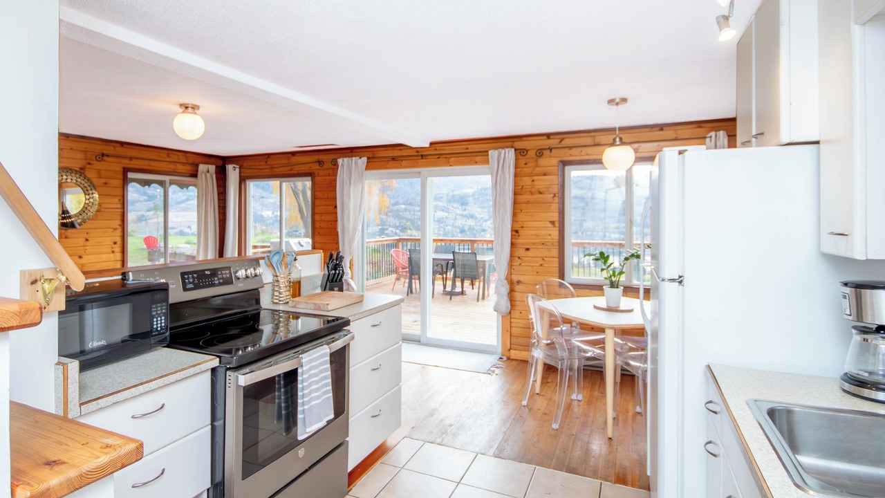 Photo of Kitchen in Okanagan-Similkameen