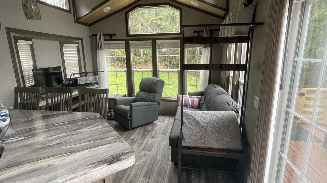 Photo of Livingroom in Lilliwaup