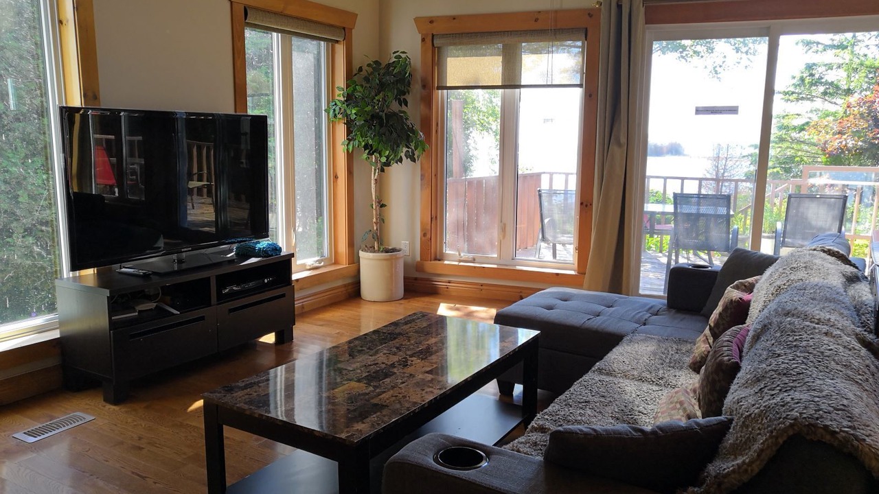 Photo of Livingroom in Colpoys Bay