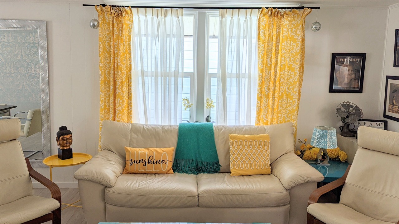 Photo of Livingroom in Crystal Beach