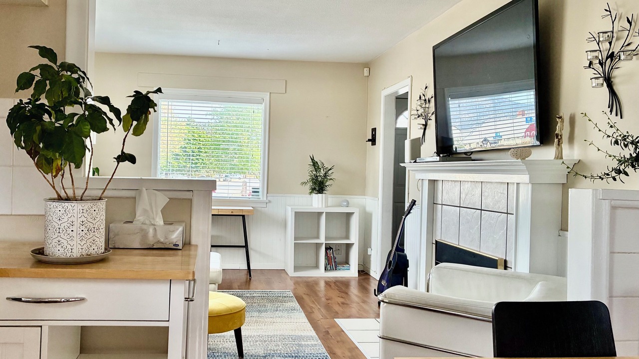 Photo of Livingroom in Okanagan-Similkameen