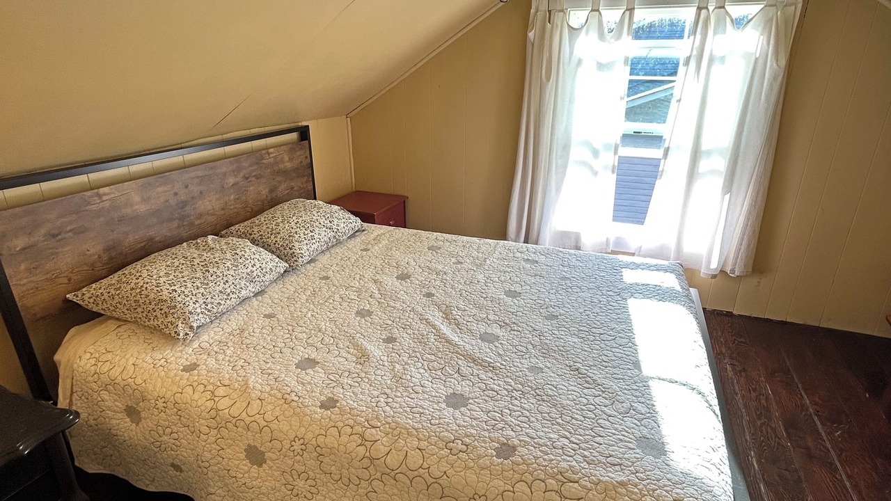Photo of Bedroom in Youbou