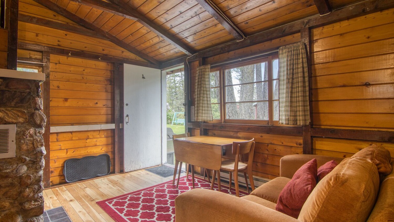 Photo of Livingroom in East Kootenay