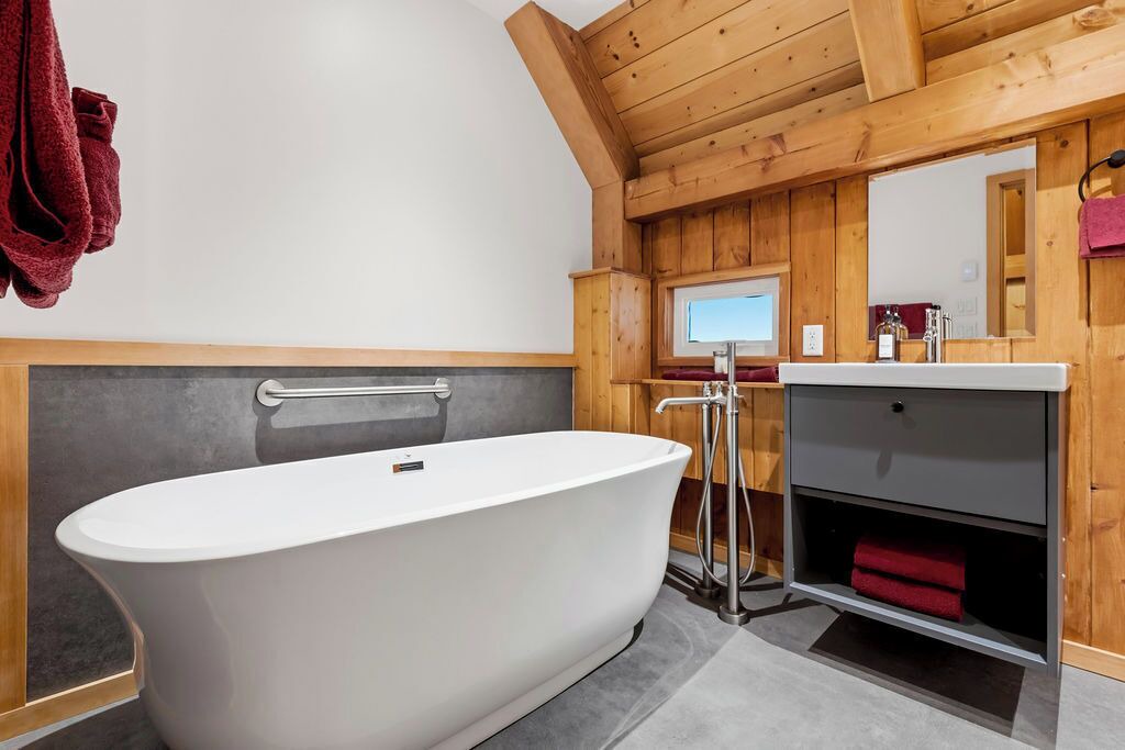 Photo of Bathroom in Ucluelet