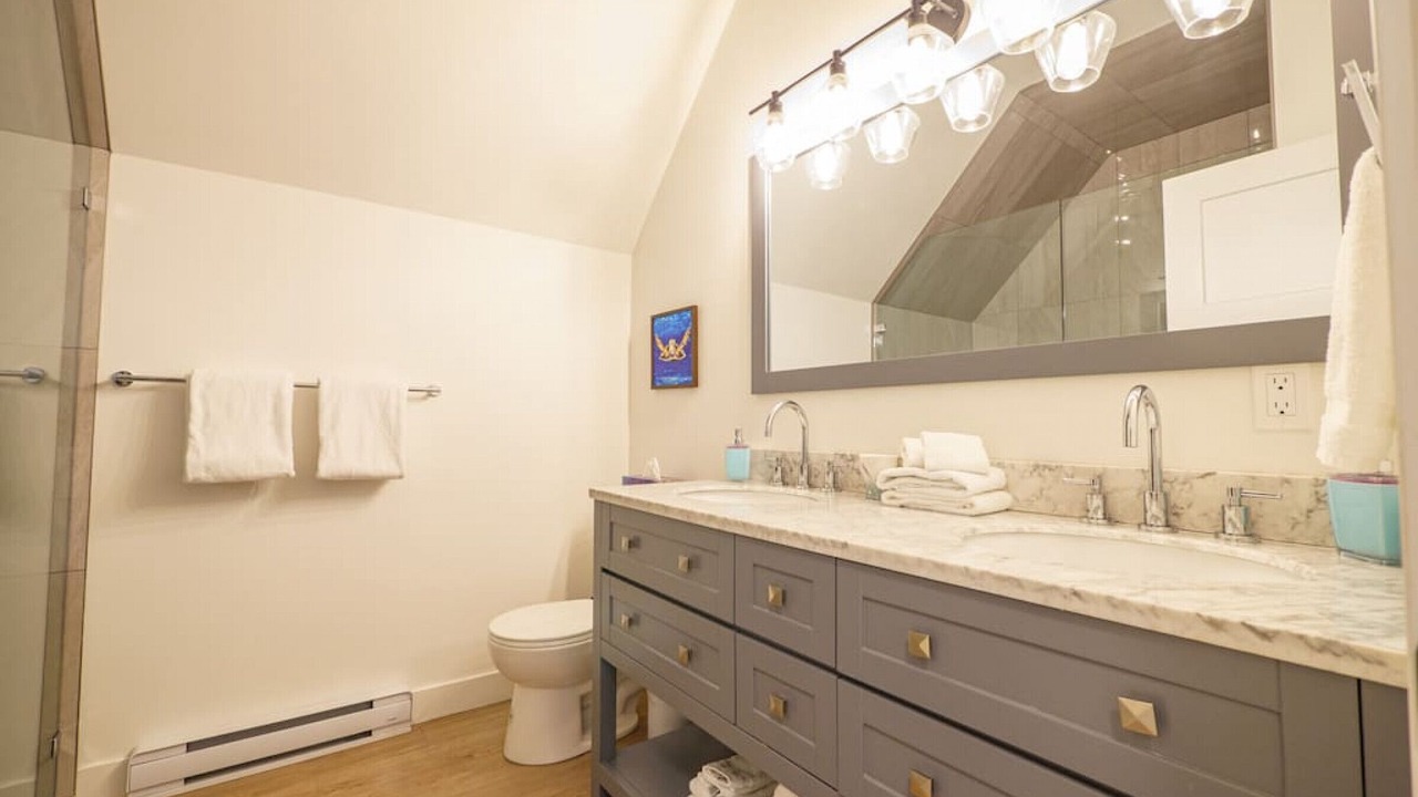 Photo of Bathroom in Ucluelet