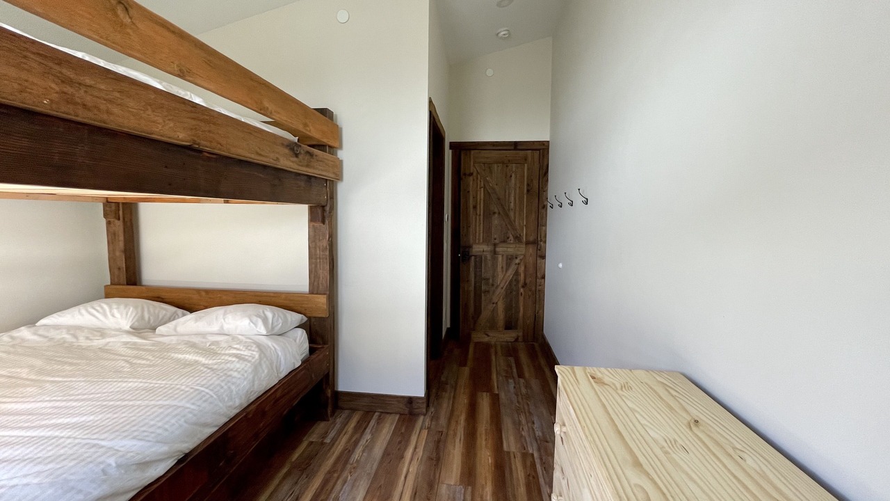 Photo of Bedroom in Hemlock Valley