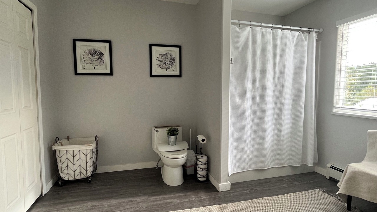 Photo of Bathroom in Maple Ridge