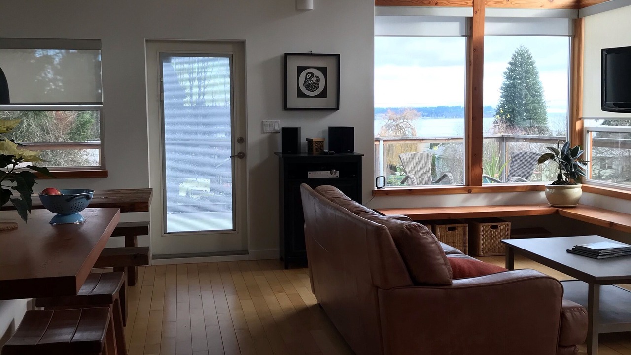 Photo of Livingroom in Courtenay