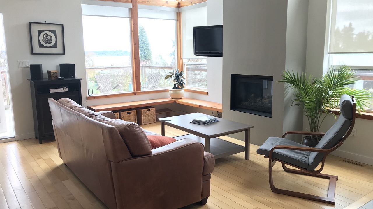 Photo of Livingroom in Courtenay