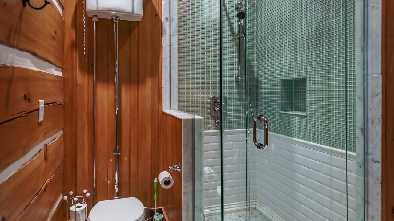 Photo of Bathroom in Dysart et al