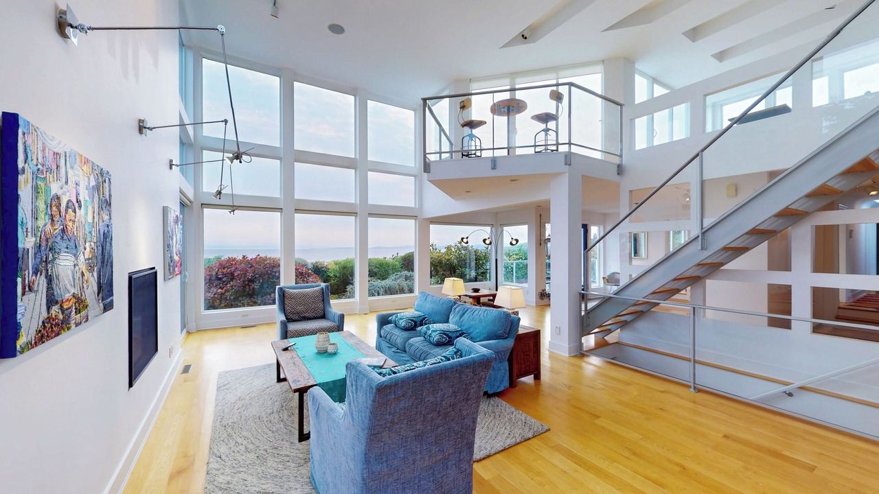 Photo of Livingroom in Oak Bay