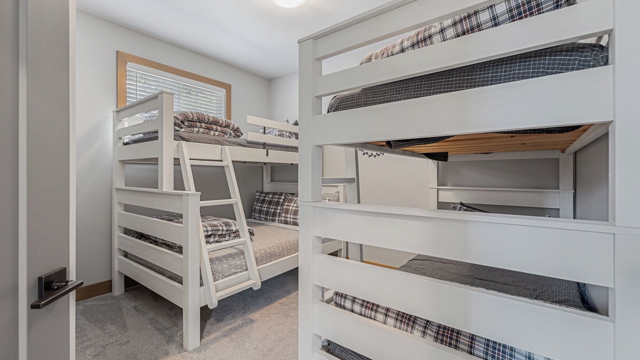 Photo of Bedroom in Snow Pine Estates