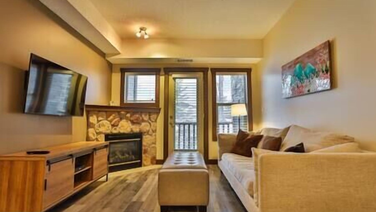 Photo of Livingroom in East Kootenay