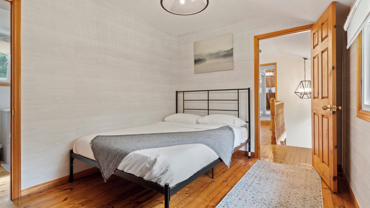 Photo of Bedroom in Gravenhurst
