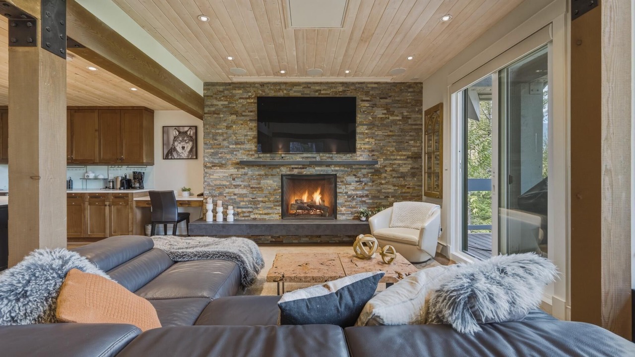 Photo of Livingroom in Whistler Village