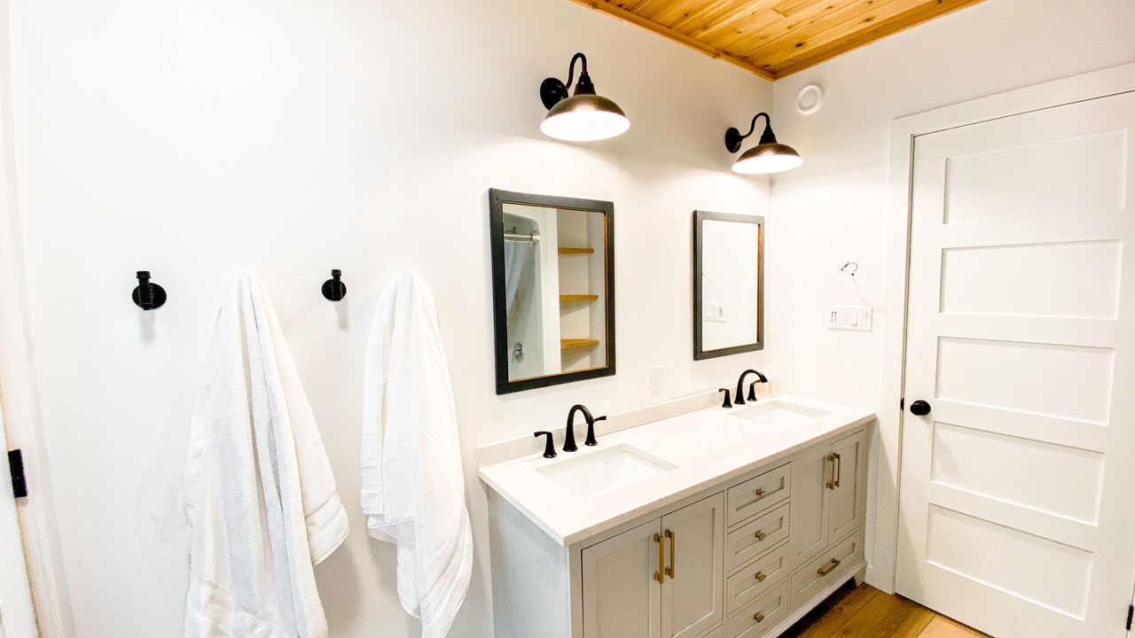 Photo of Bathroom in Port Carling