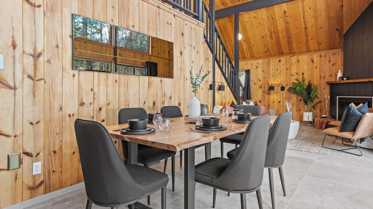 Photo of Livingroom in East Kootenay