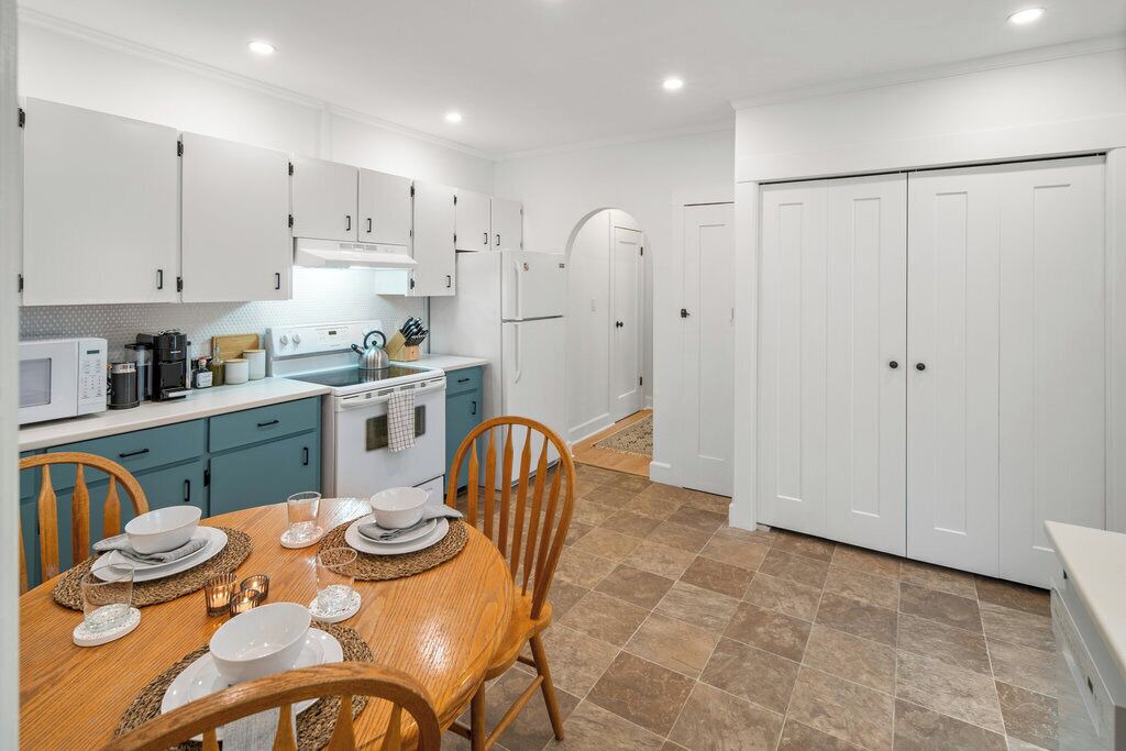 Photo of Kitchen in James Bay