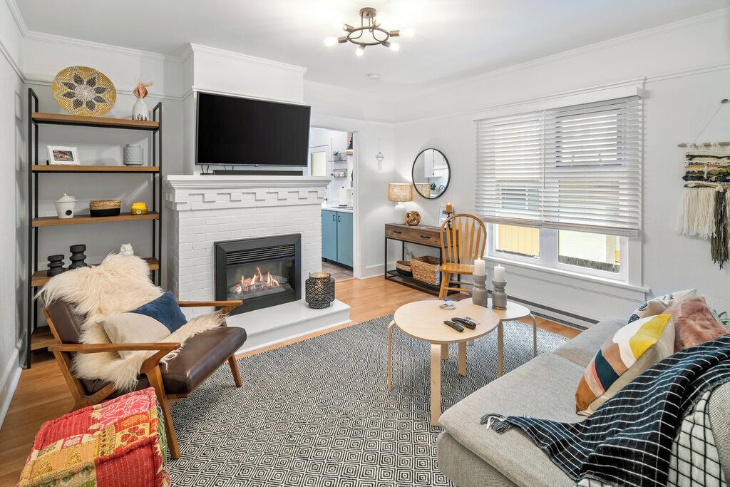 Photo of Livingroom in James Bay