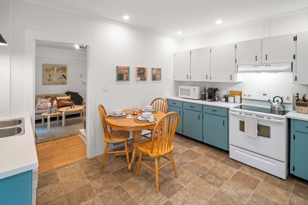 Photo of Kitchen in James Bay