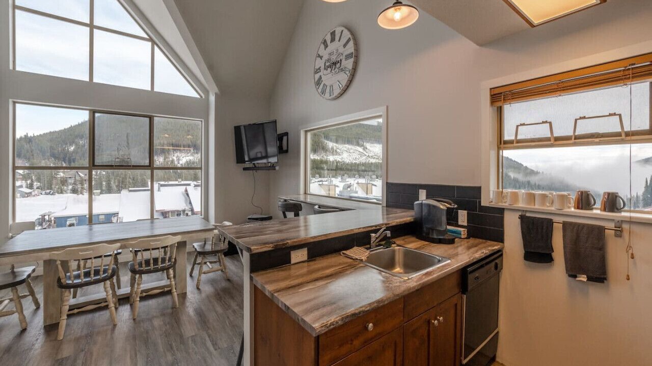 Photo of Kitchen in Okanagan-Similkameen