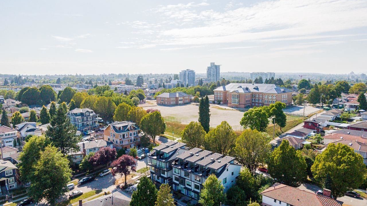 Photo of Outdoor in Renfrew-Collingwood