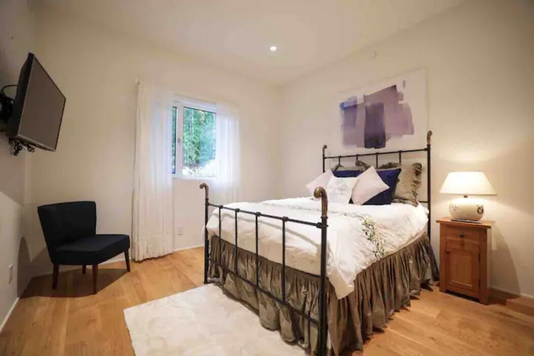 Photo of Bedroom in Sea to Sky Highway