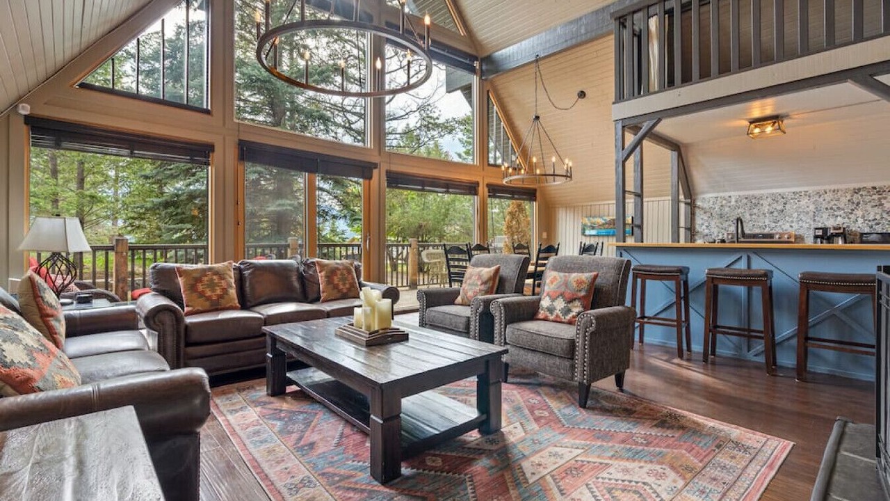 Photo of Livingroom in East Kootenay