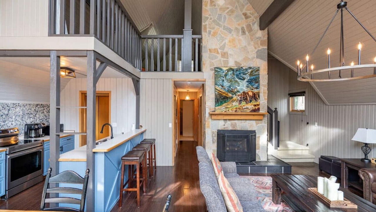 Photo of Livingroom in East Kootenay