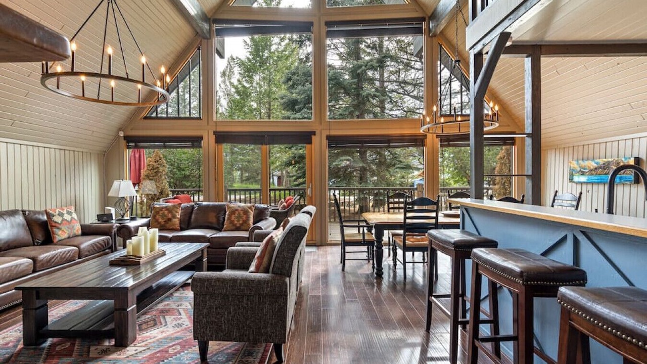 Photo of Livingroom in East Kootenay