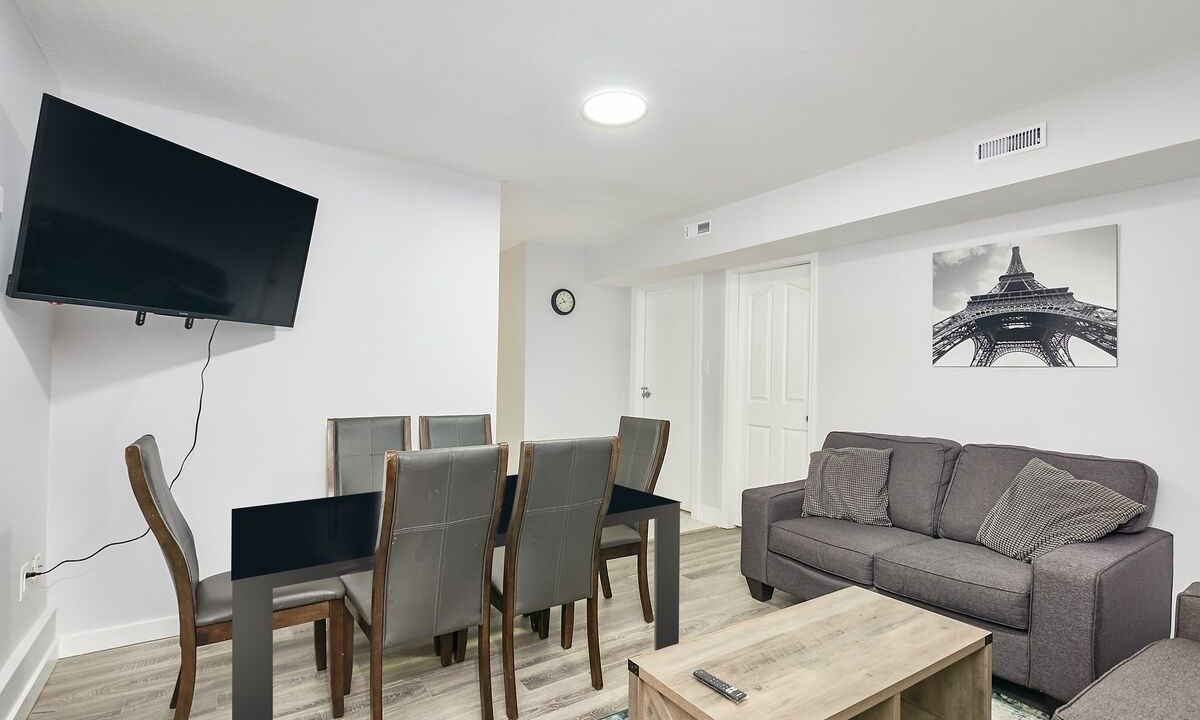 Photo of Livingroom in Guildford