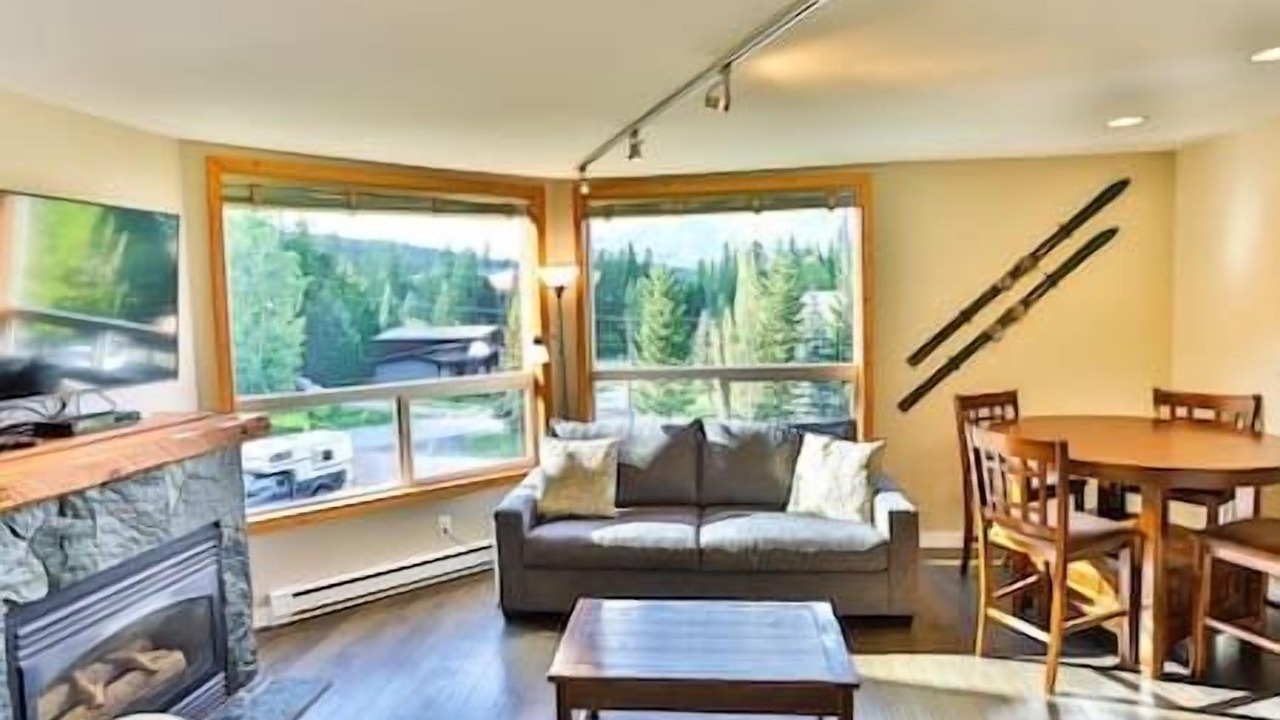Photo of Livingroom in East Kootenay