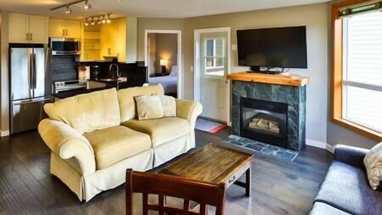 Photo of Livingroom in East Kootenay