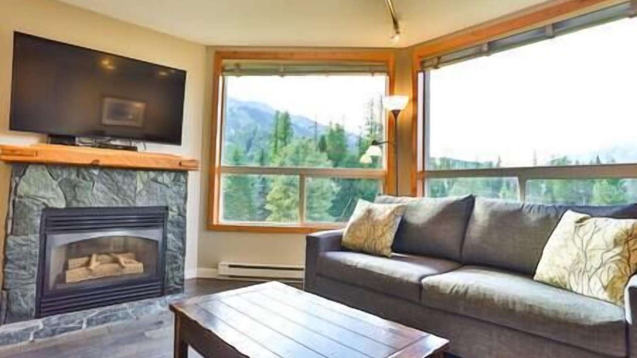 Photo of Livingroom in East Kootenay
